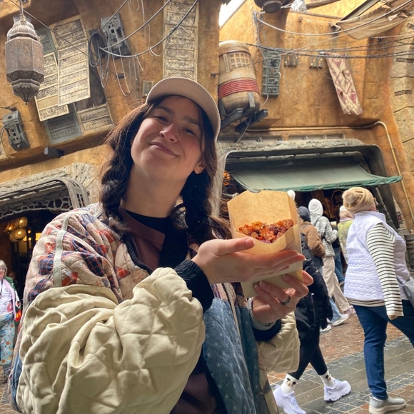 Meet your Posher, Janis - Picture 4 of 4